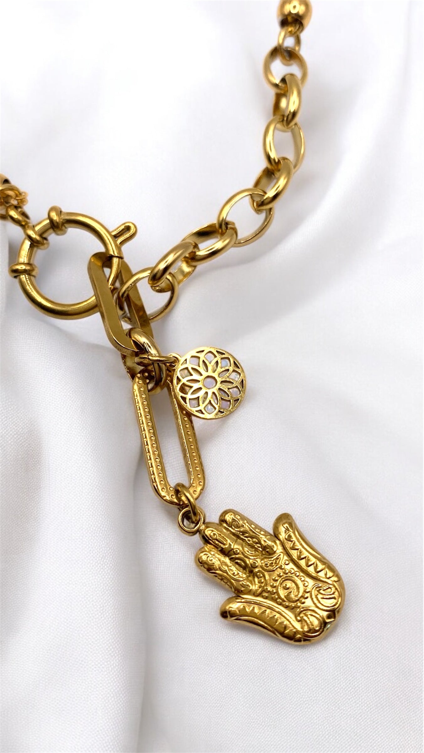Kette Beige Hand AMM