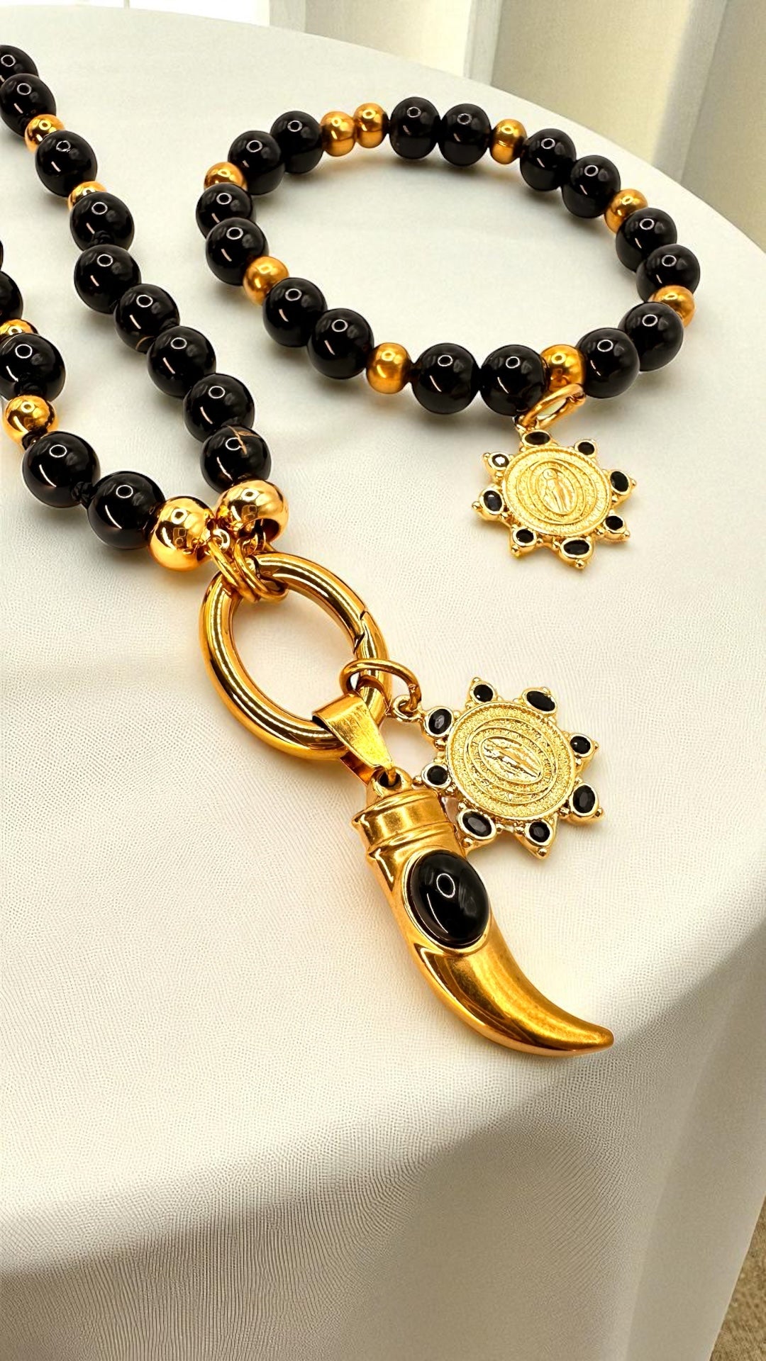 Kette Black Medaillon AMA