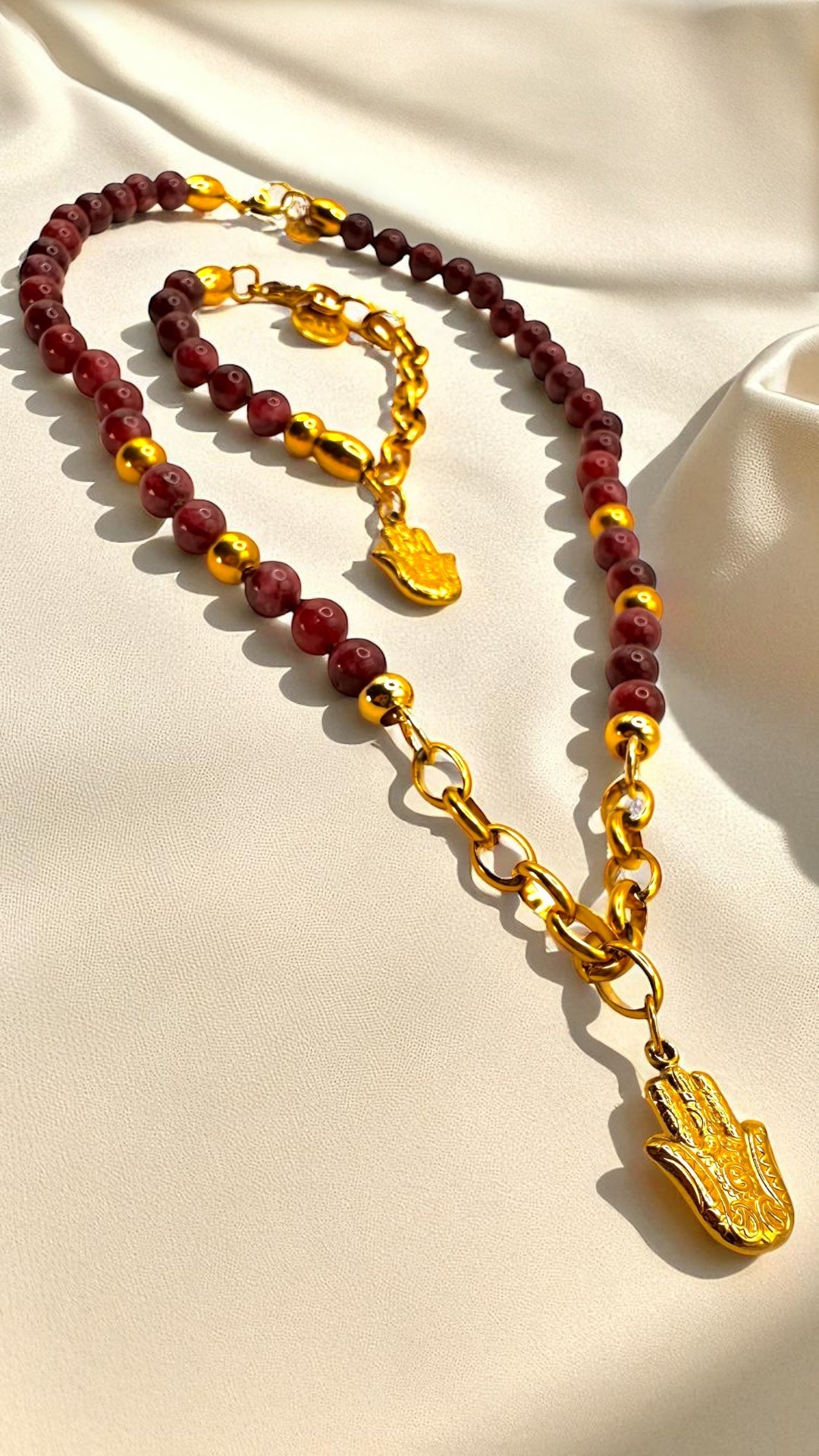 Armband Granat Hamsa-Hand AMA