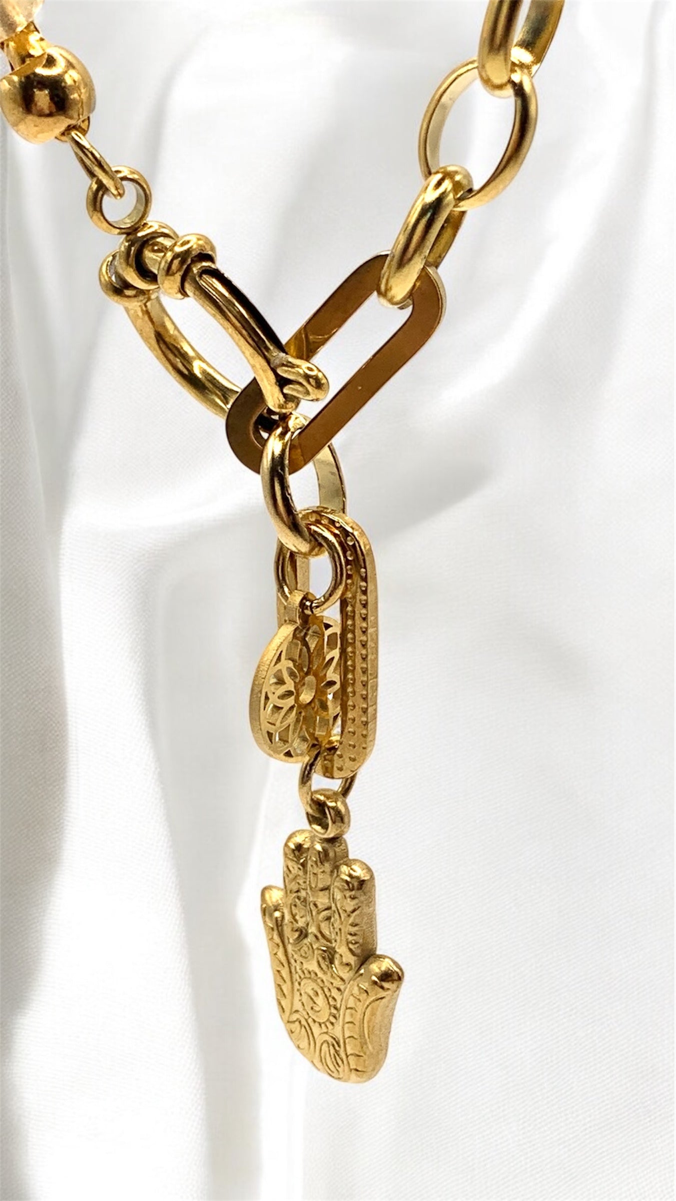 Kette Beige Hand AMM