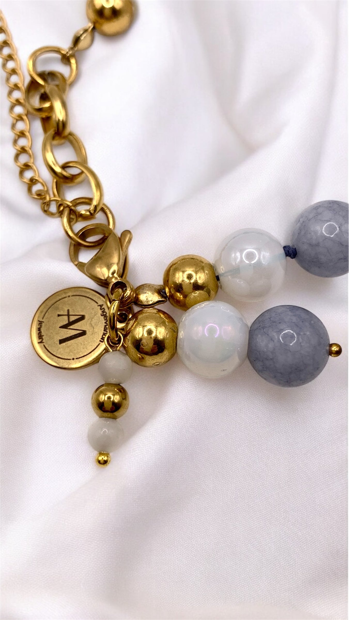 Armband Blue and White AMM
