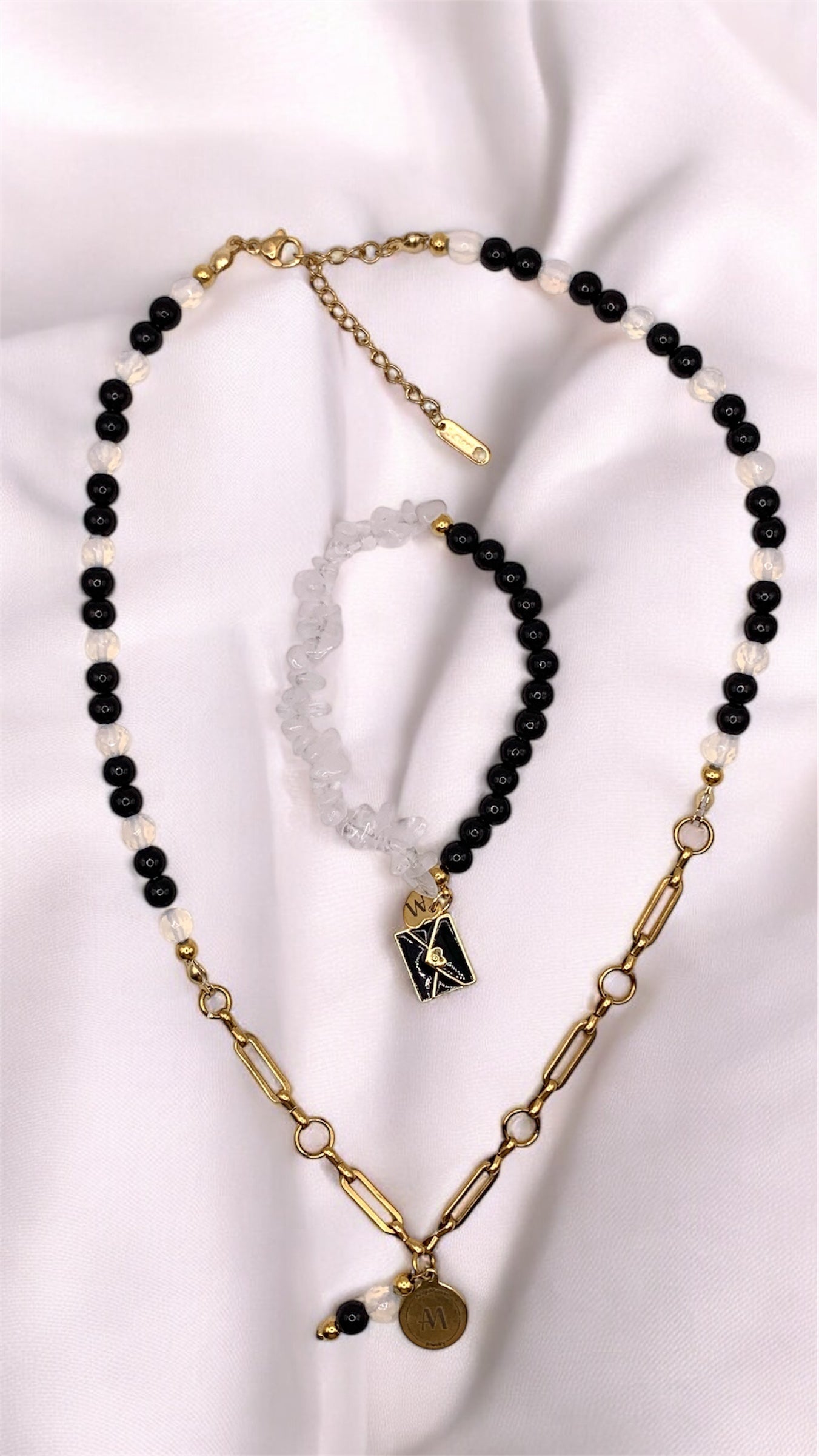 Armband White and Black AMM