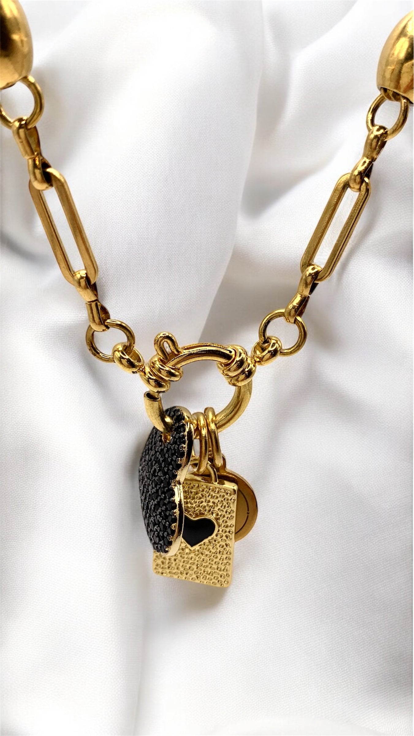 Kette Black and White AMM