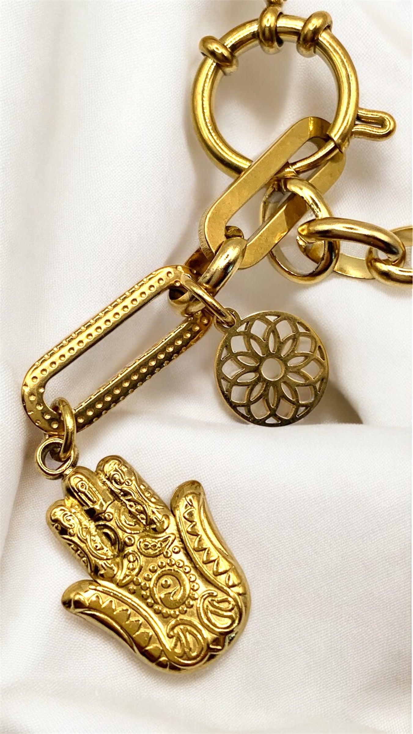 Kette Beige Hand AMM