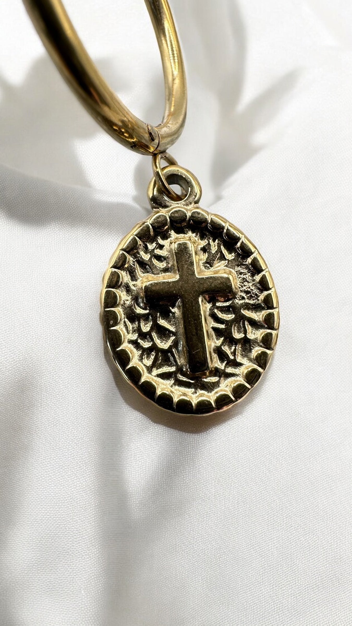 Ohrring Gold Round Cross AMA