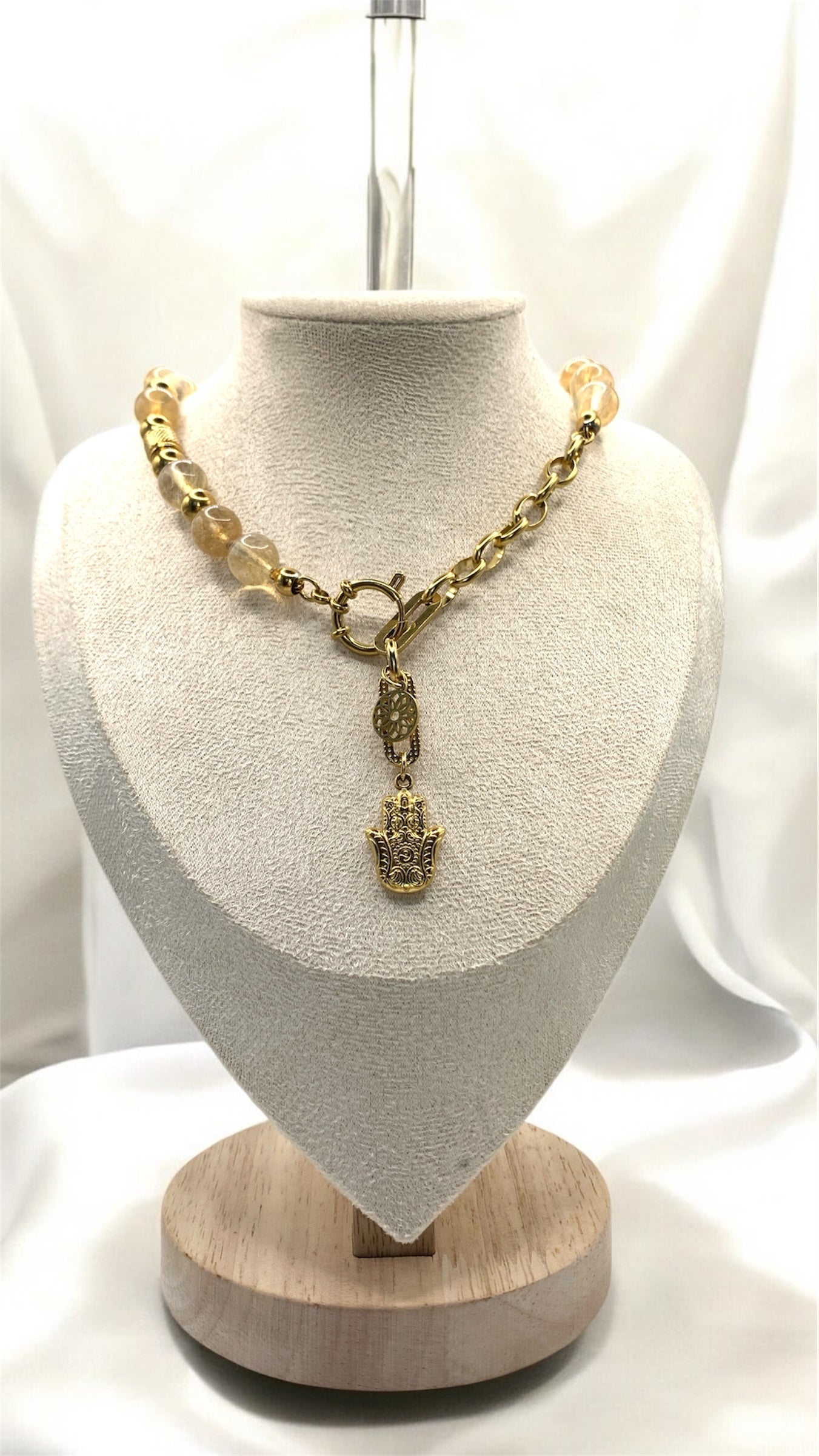 Kette Beige Hand AMM