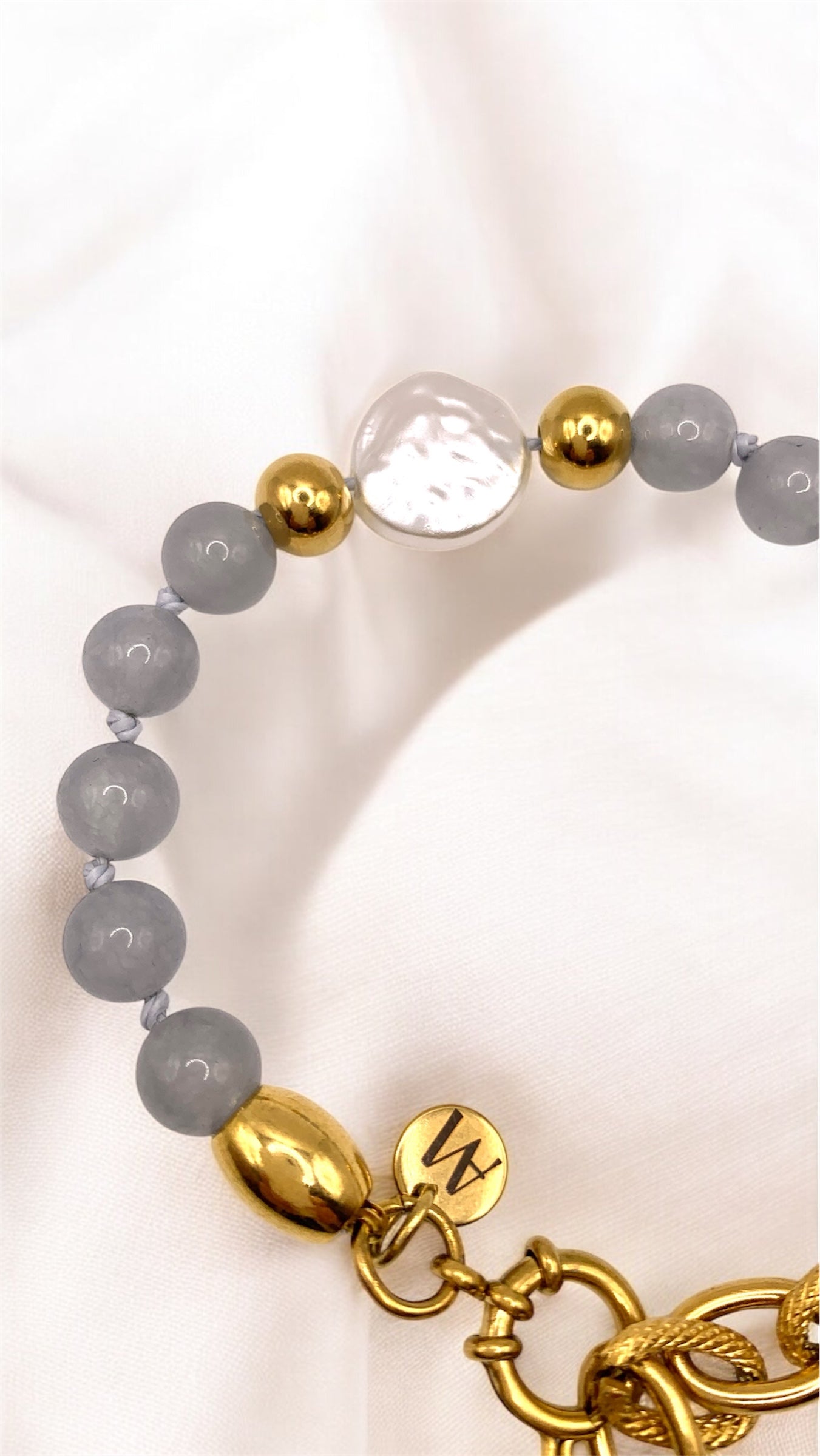 Armband Gray Chalcedon Pearl AMM