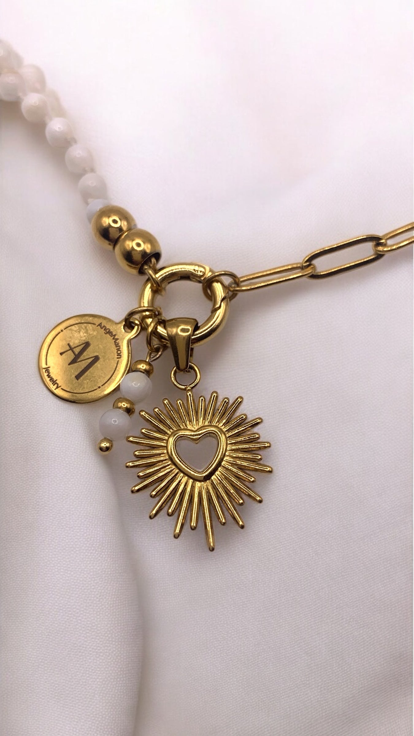 Armband White Heart AMM
