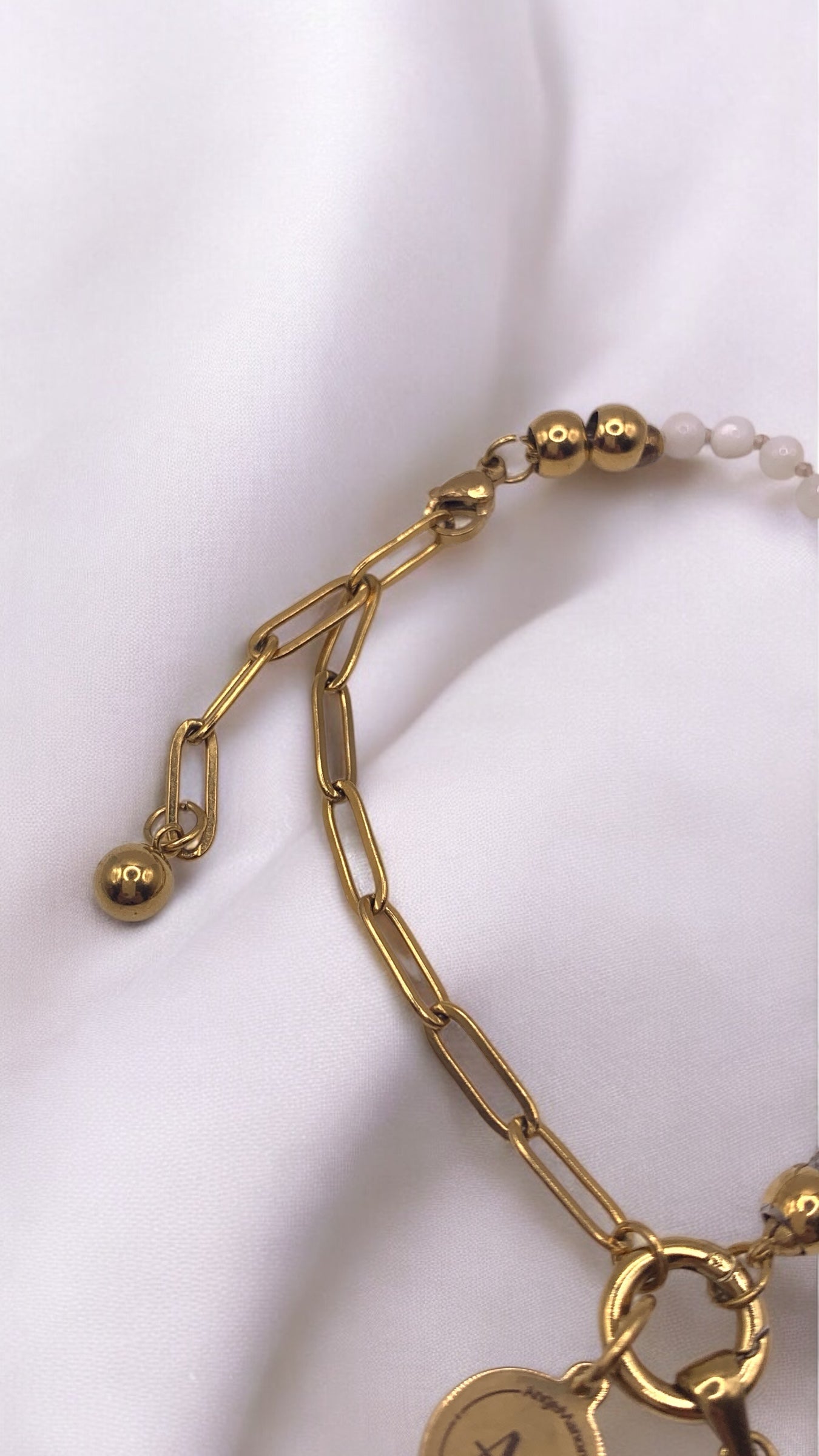 Armband White Heart AMM