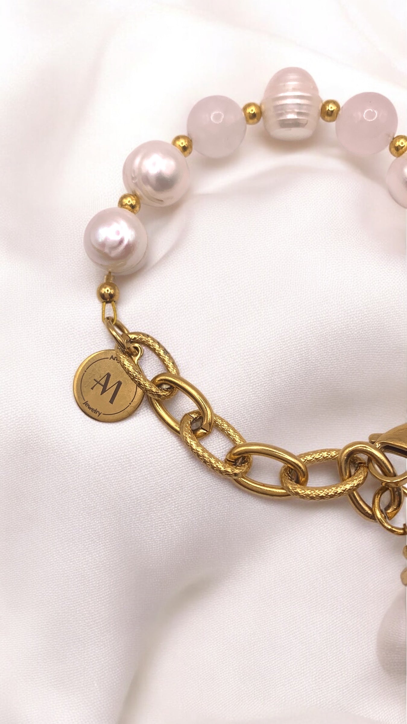 Armband White Freshwater Pearl AMM
