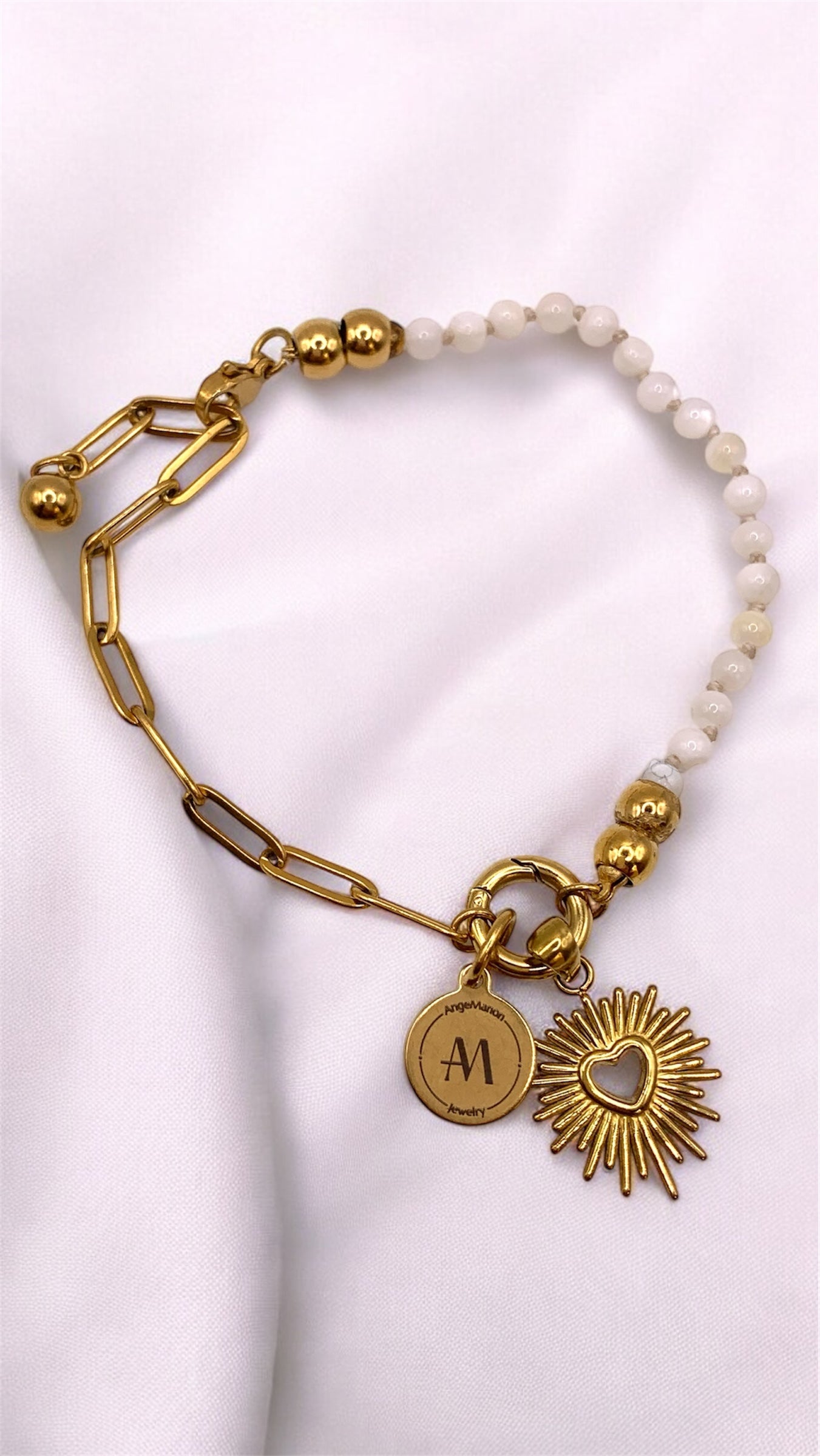 Armband White Heart AMM