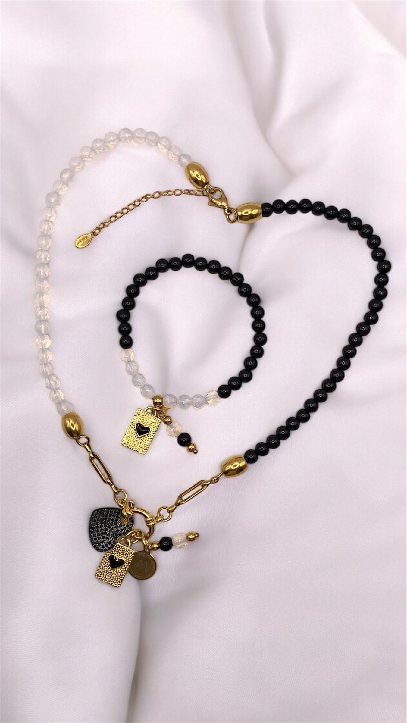 Armband Black and White AMM