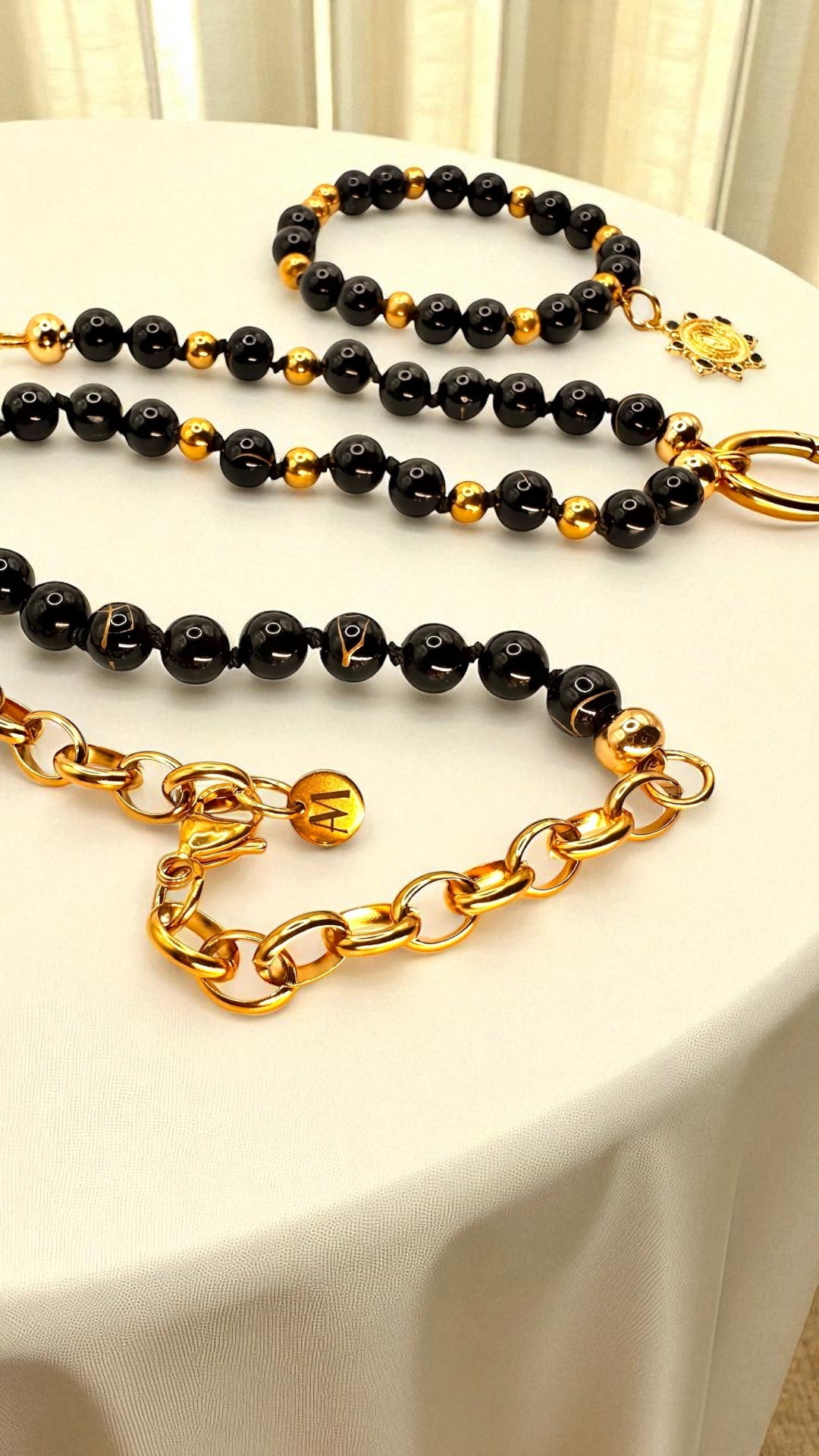 Kette Black Medaillon AMA